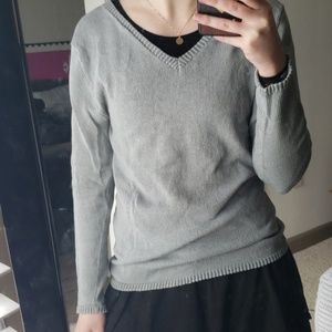 Slumlove | Gray v-neck sweater